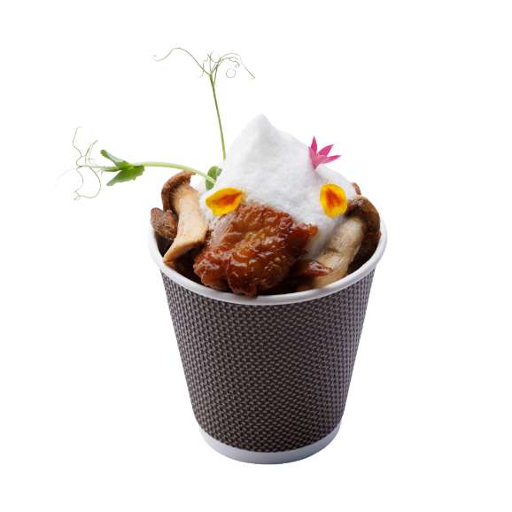 伊勢赤鶏とキノコのフワフワ卵黄親子丼のイメージ写真