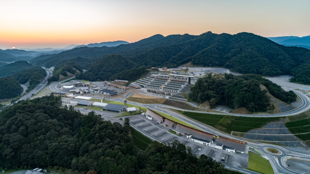 三重で建築を楽しむ。
VISONの、自然と調和する空間デザイン